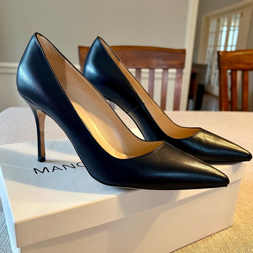 Manolo Blahnik heels, navy, size 38